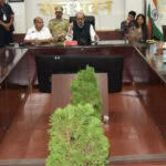 राज्यपाल रमेन डेका से 10वीं एवं 12वीं बोर्ड परीक्षाओं के प्रावीण्य सूची में स्थान बनाने वाले विद्यार्थियों ने की मुलाकात