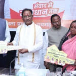 मुख्यमंत्री साय ने बिरहोर महिलाओं को सौंपी पक्के आवास की चाबी