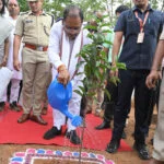 मुख्यमंत्री विष्णु देव साय ने बालोद में लगाया आम का पौधा
