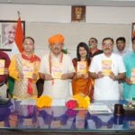 राजस्‍थान विधान सभा में लखनऊ, उत्‍तर प्रदेश से प्रकाशित मासिक पत्रिका स्‍वर्णिम दर्पण का आधारित किया गया विशेषांक भेंट