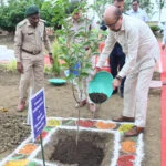 राज्यपाल रमेन डेका ने ‘एक पेड़ माँ के नाम‘ अभियान के तहत किया वृक्षारोपण