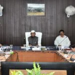 राज्यपाल ने जिला स्तरीय अधिकारियों की ली बैठक, योजनाओं के प्रभावी क्रियान्वयन के दिए निर्देश