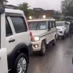 महिलाओं ने उप मुख्यमंत्री और उद्योग मंत्री का रोका काफिला, बर्तन मांज की ये मांग